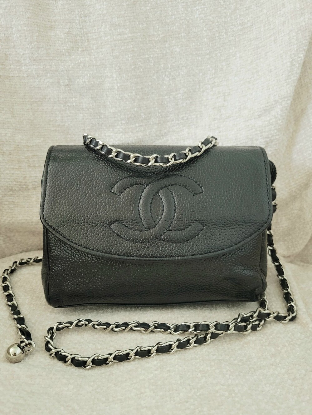 CHANEL Black Quilted Caviar Pochette Crossbody